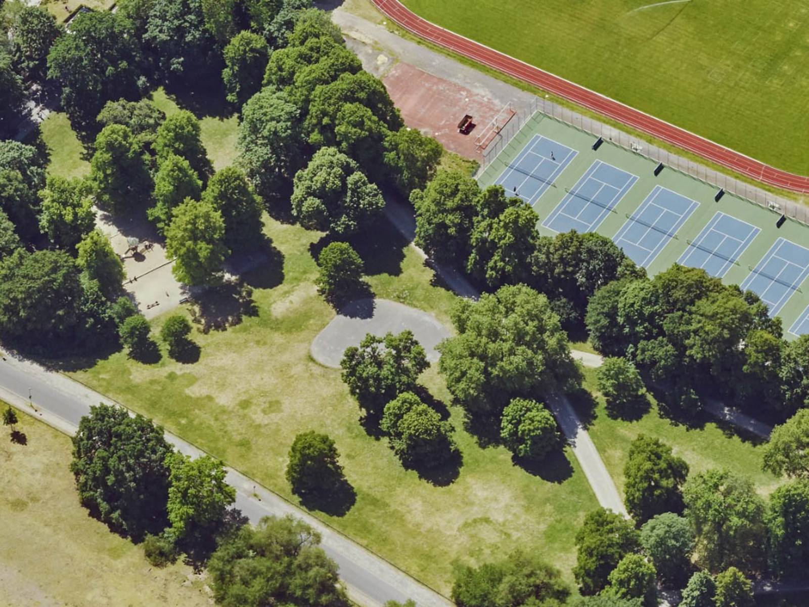 Luftbildaufnahme des Skateplatzes im Georgengarten.
